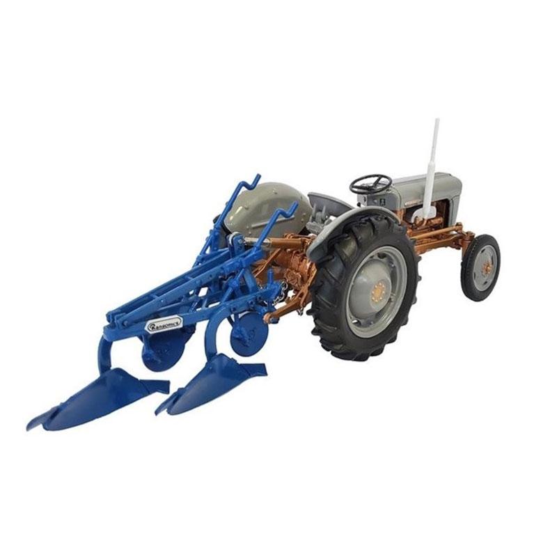 UNIVERSAL HOBBIES FERGUSON FE 35 WITH RANDSOMES PLOUGH SET Scale 1:32